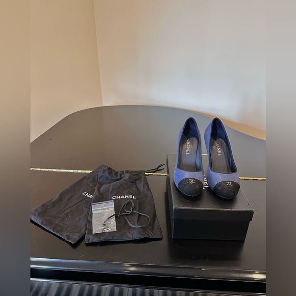 Chanel Authentic Vintage Retro LUXURY CLASSIC RARE Dark Blue Suede Pumps/Shoes - Picture 3 of 17